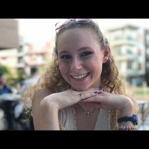 Meet your Posher, Evelyn